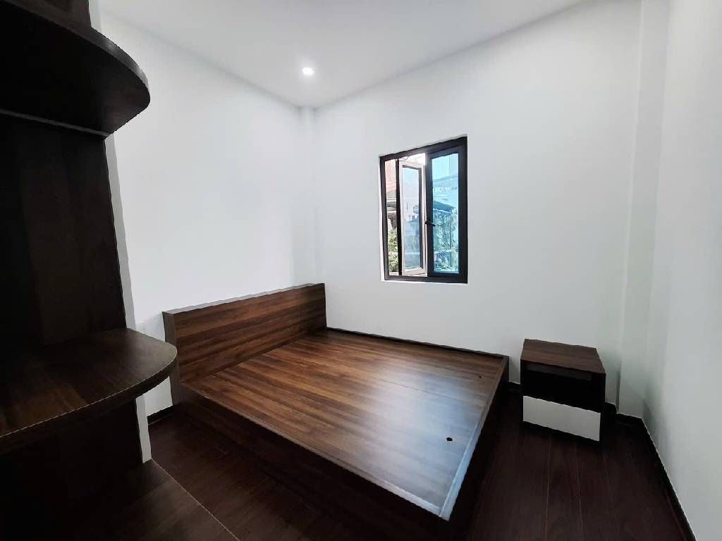 NHÀ MẶT PHỐ  - GẦN HV TÀI CHÍNH - KINH DOANH - 2 THOÁNG– FULL NỘI THẤT- VỀ Ở LUÔN.